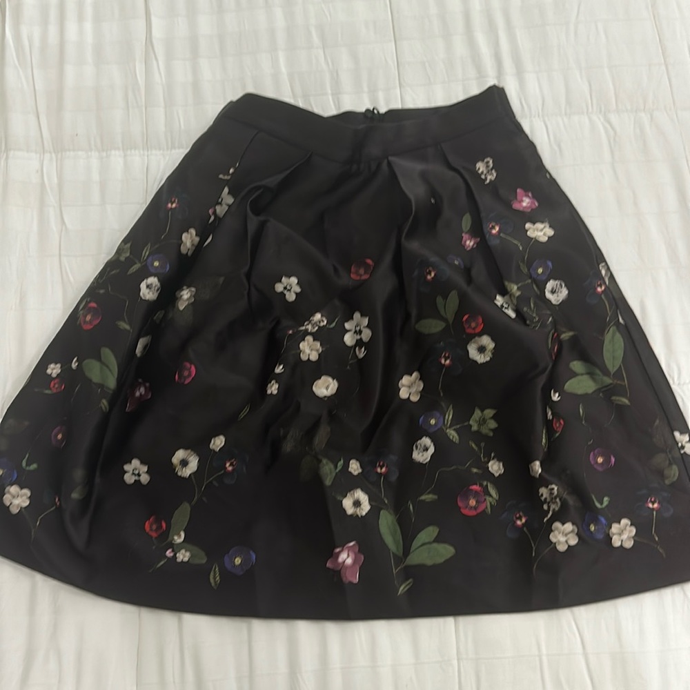 H & M beautiful skirt! Size 4
